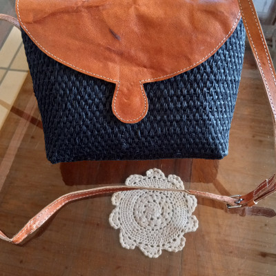 Women's Leather and Sisal Combination Handbag with Snap Pocket