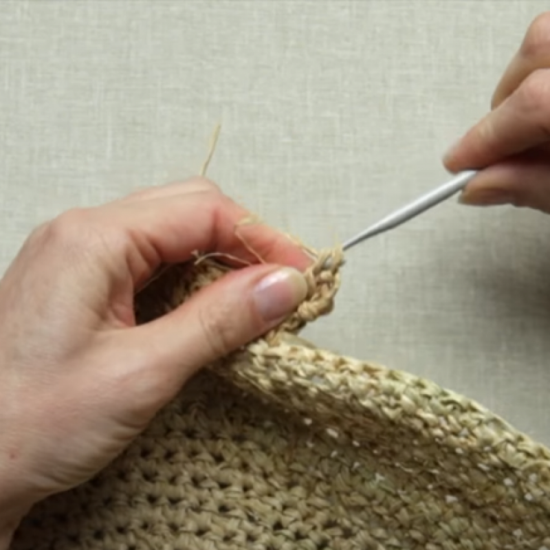 Tutorial: How to make a raffia handbag