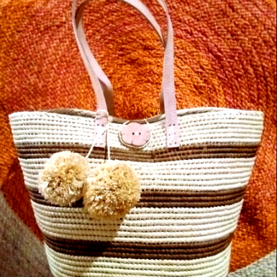 Hand bag made with raffia