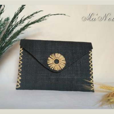 Raffia clutch