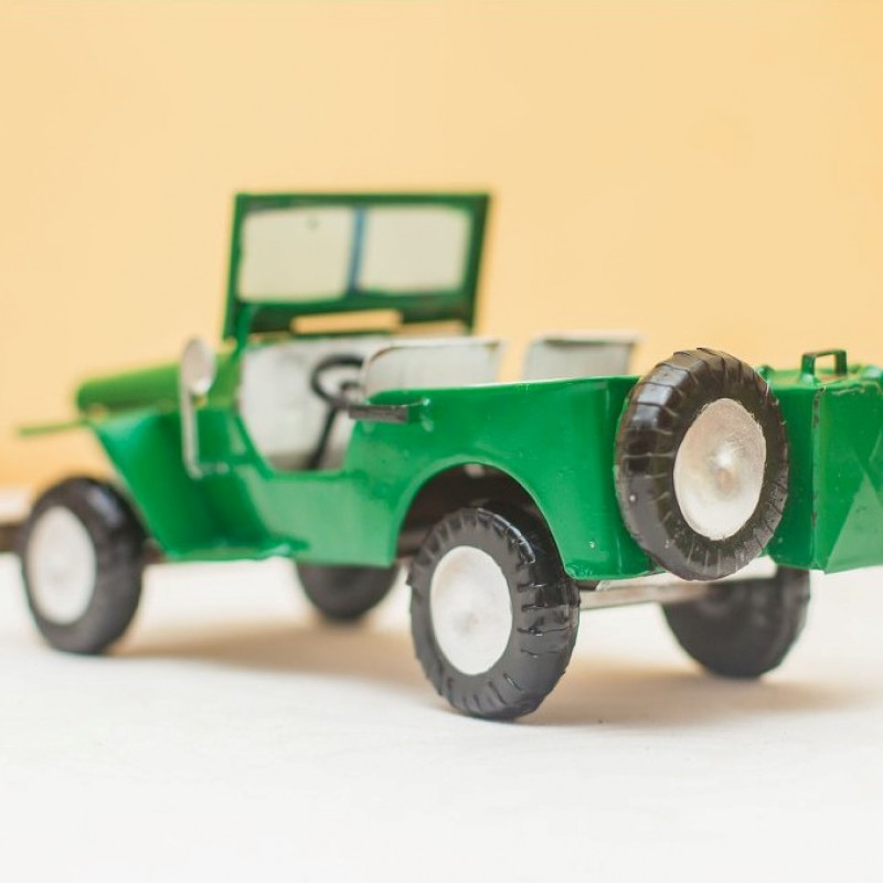 Voiture de collection - Jeep verte